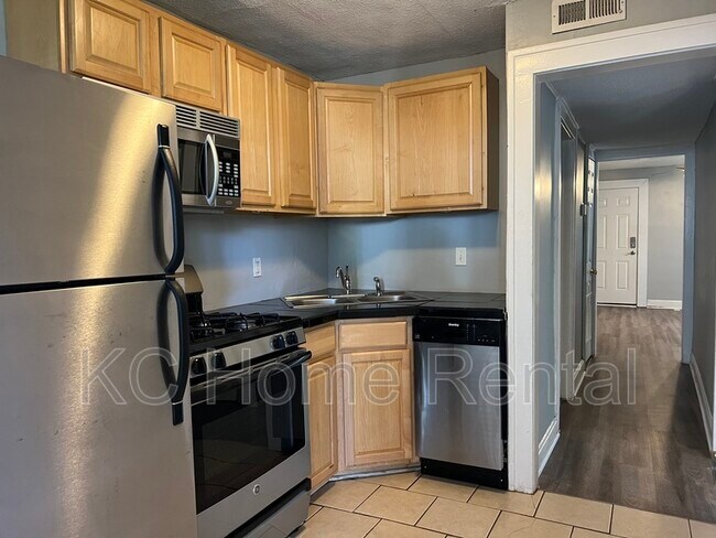 Building Photo - 1114 W 41st Terrace