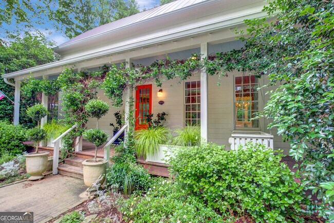 Foto del edificio - 9043 Selborne Ln