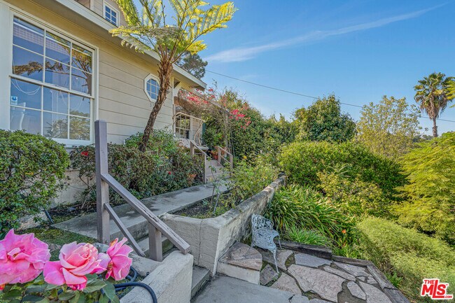 Building Photo - 3331 Bennett Dr