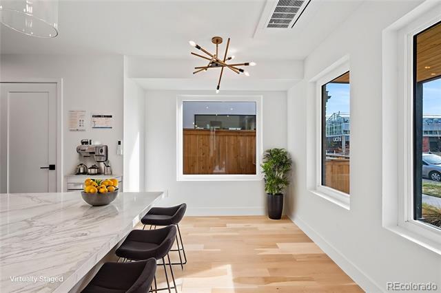 Foto del edificio - 2451 Lawrence St