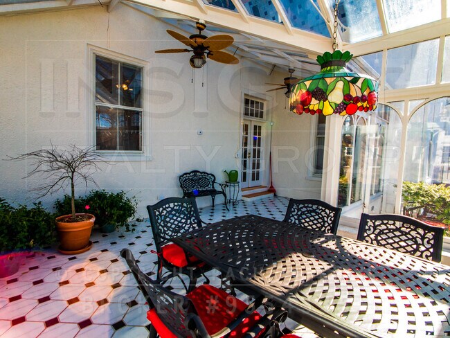 Foto del edificio - 61 Pond St