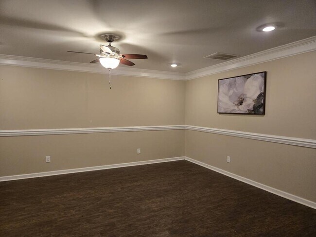 Building Photo - 460 Paxton Pl