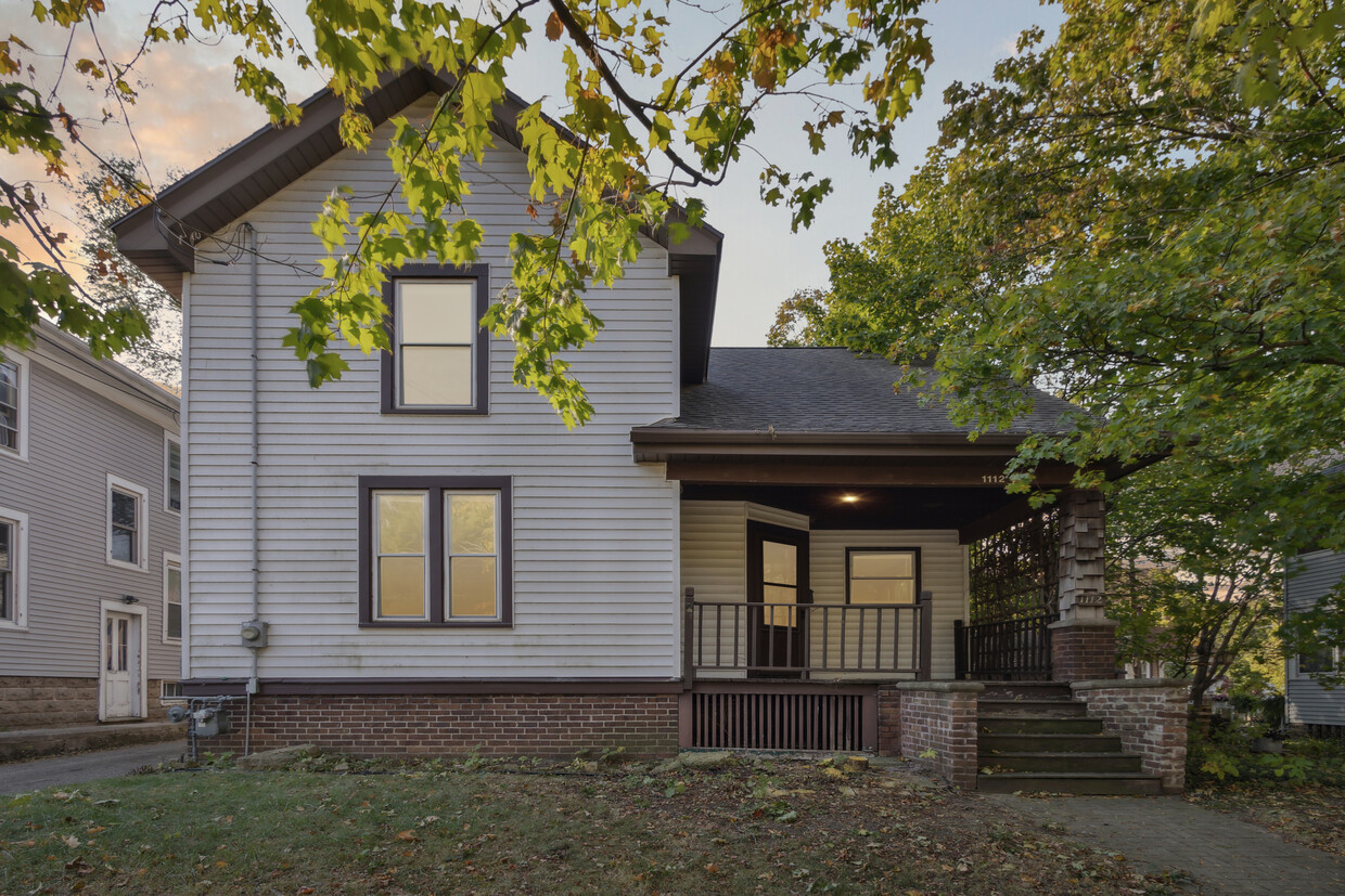Primary Photo - 1112 Bushnell St