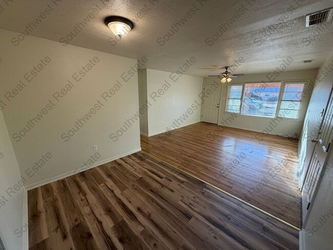 Foto del edificio - Beautiful- 3 Bedroom 1 bathroom Freshly Painted!