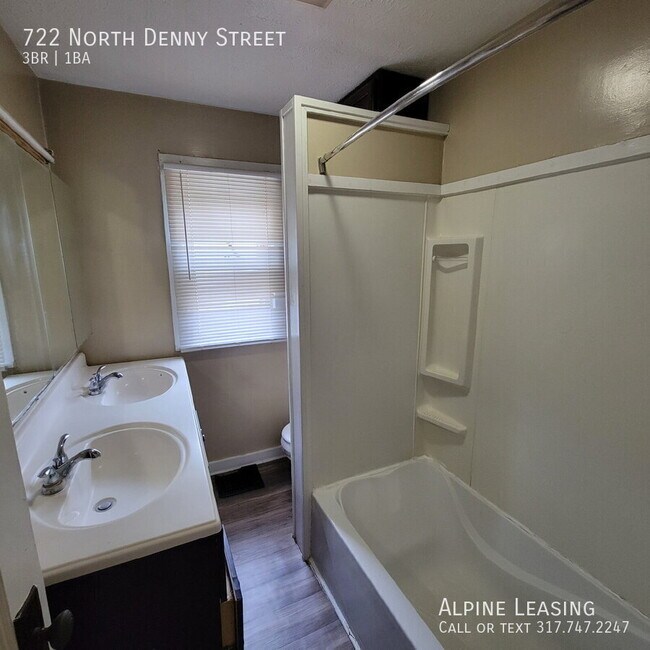 Building Photo - 722 N Denny St