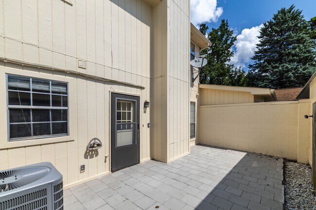 Foto del edificio - 7914 Gleason Dr NW