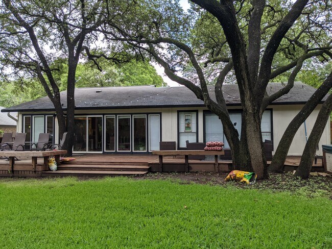 Building Photo - 9002 Bubbling Springs Trl