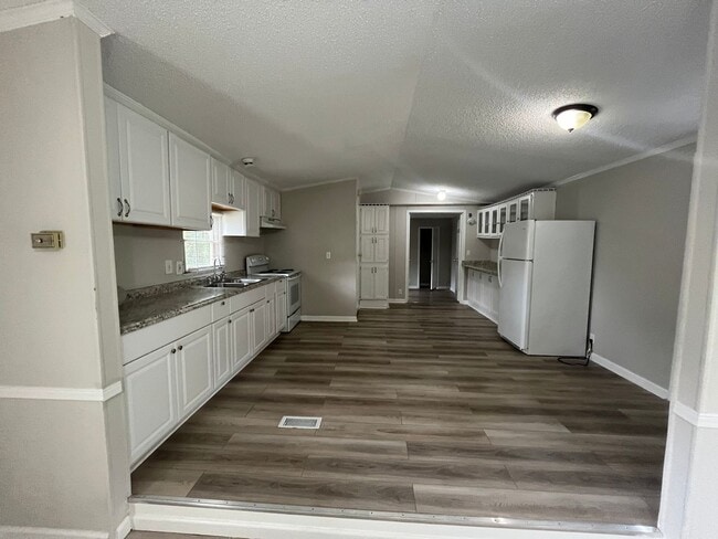 Building Photo - Colony Oaks Homes