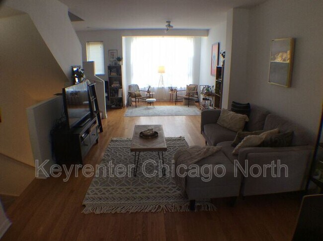 Building Photo - 3228 N Kilbourn Ave