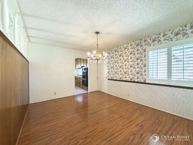 Building Photo - Charming Hillside Home for Rent in Ventura!