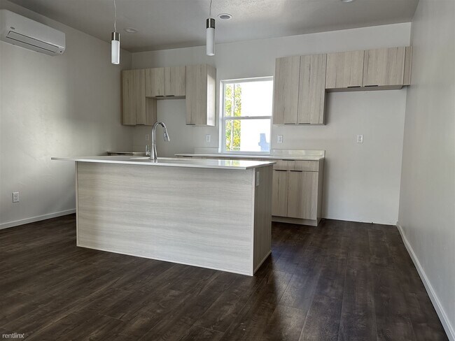 Foto del edificio - 2 br, 2.5 bath Townhome - 1689 South West ...