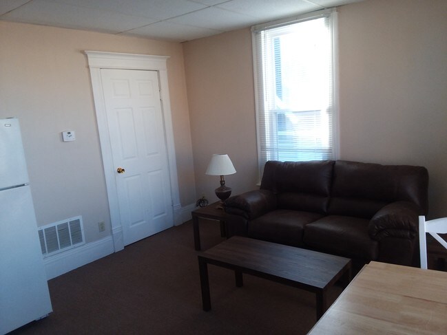 Foto del edificio - 616 W Pine St