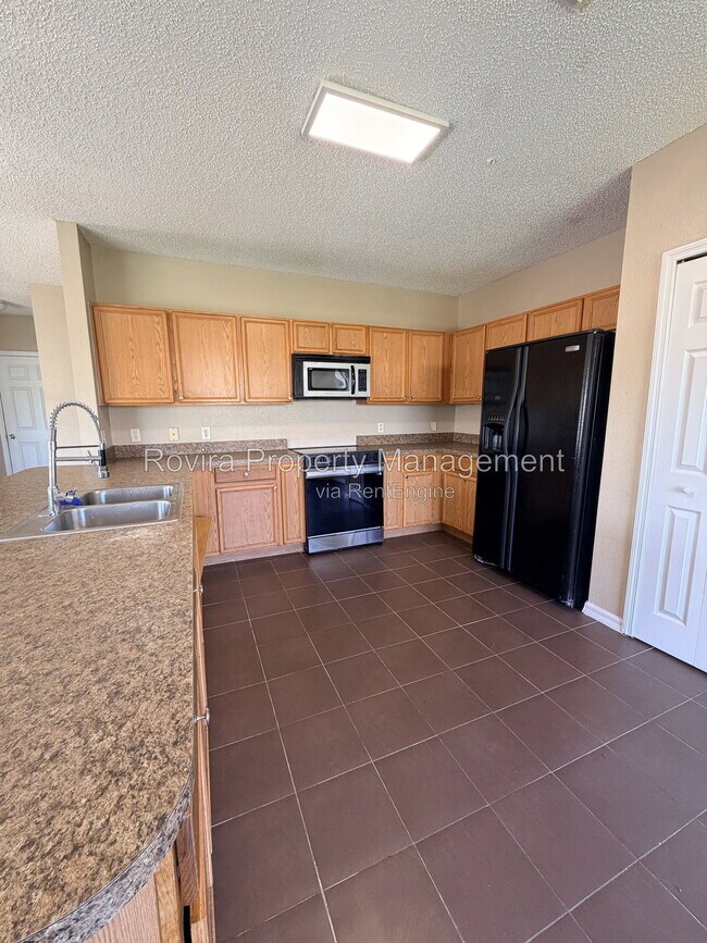 Building Photo - 2225 Rio Grande Canyon Loop