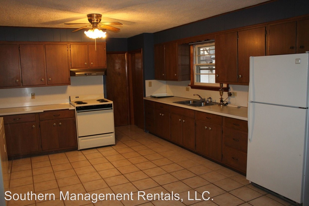 Building Photo - 3 br, 1 bath House - 15056 Boyer Rd