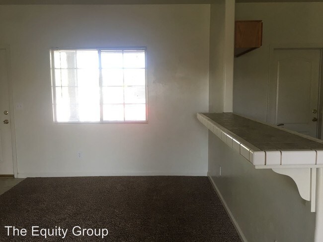 Building Photo - 525 E Olivewood Ave