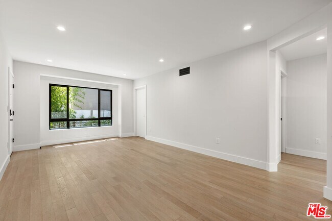 Building Photo - 1444 S Crescent Heights Blvd