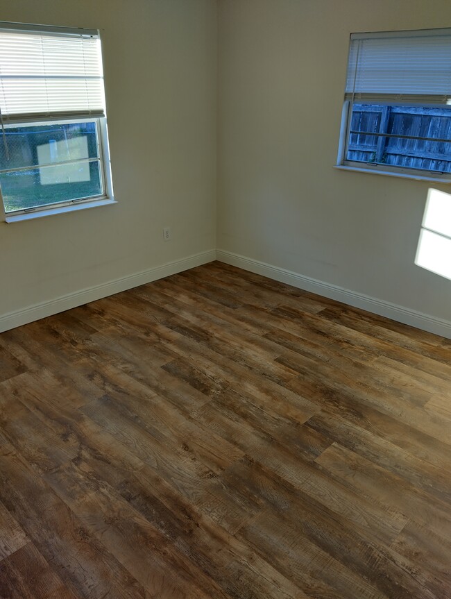 Building Photo - 2305 86th Ave