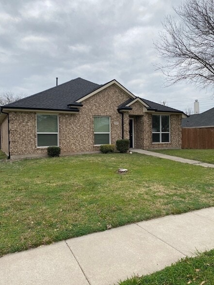 Primary Photo - 1827 Lake Travis Dr