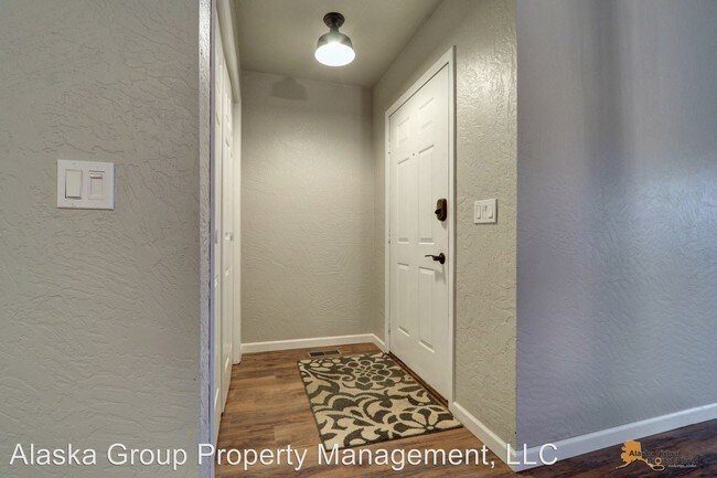 Building Photo - 2 br, 1 bath House - 6331 Newt Dr.