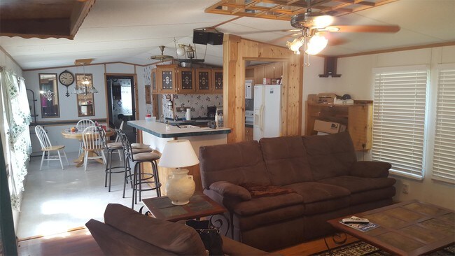 Building Photo - 683 Creekside Dr