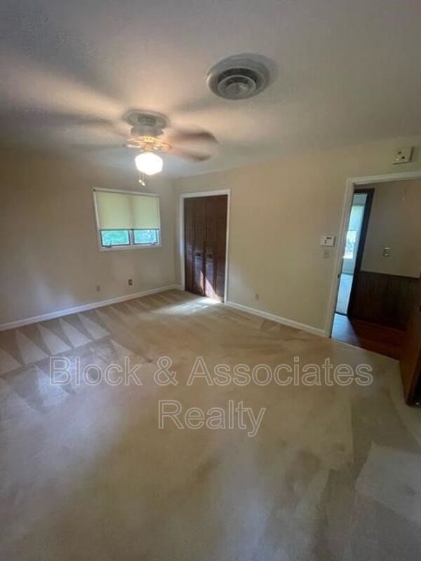 Building Photo - 846 Honeysuckle Rd