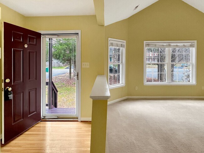 Building Photo - $200 OFF FIRST MONTH'S RENT! Welcoming 3-B...