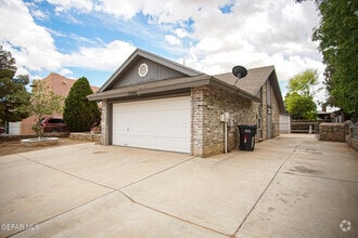 Building Photo - 13944 Roslyn Dr