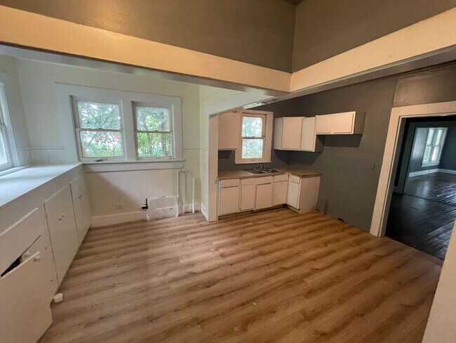 Building Photo - Remodeled From Top To Bottom