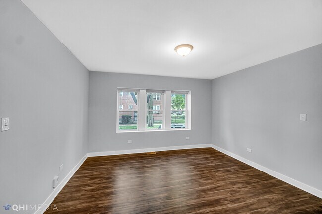 Building Photo - 350 E 74th St