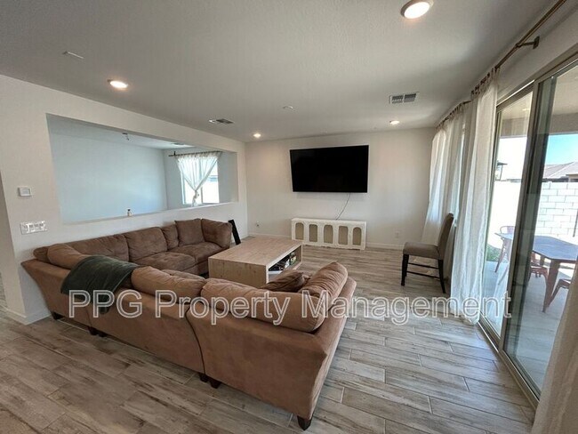 Building Photo - 18467 W Country Club Terrace