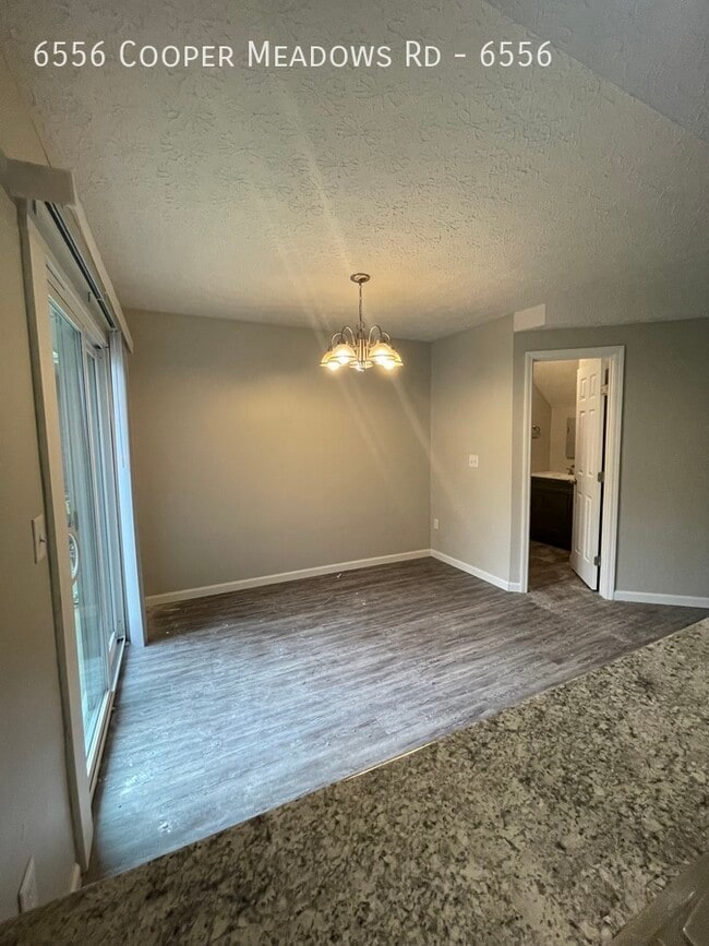 Building Photo - Newly Renovated 2bd / 2.5bath Townhome