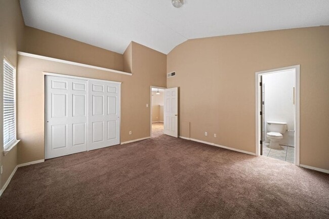 Building Photo - Adorable 2 bedroom, 2 bath home in East  El Paso!