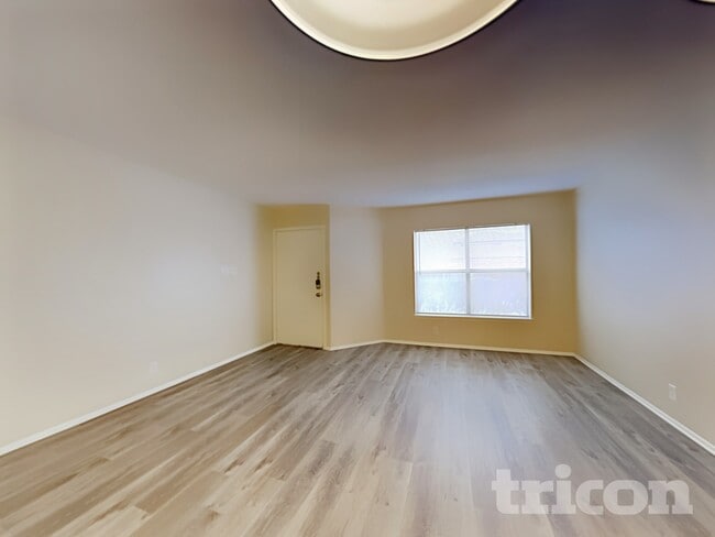 Building Photo - 6850 Misty Field Dr