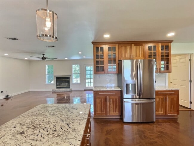 Building Photo - 3 BD Home with 30 x 40 Shop with Four 10 x 12 Attached Stalls