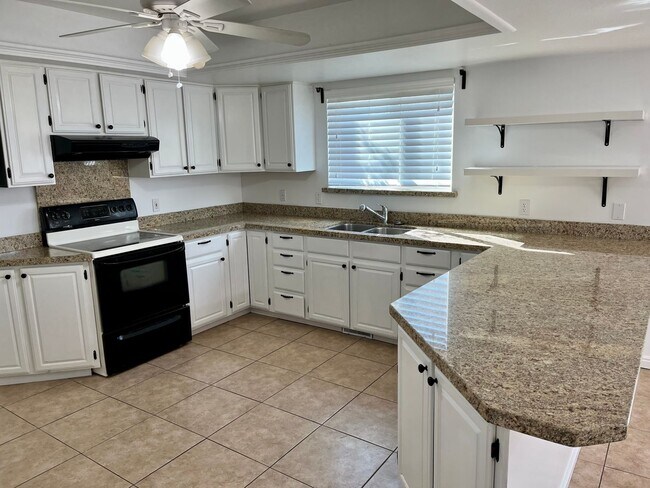Building Photo - Lovely home for rent in Provo