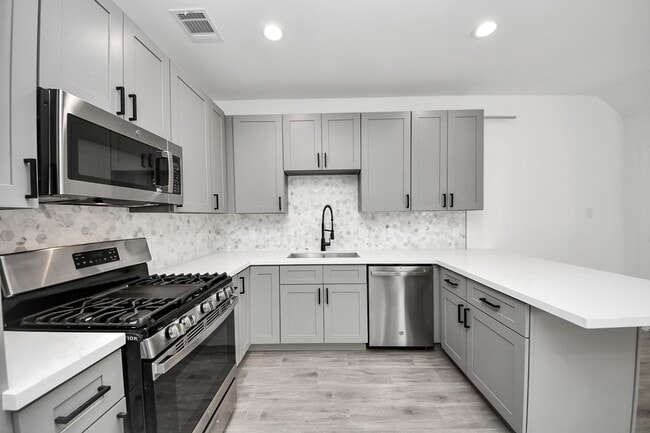 Foto del edificio - 7412 Carver Rd