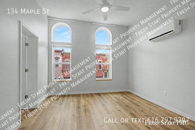 Building Photo - 134 Maple St