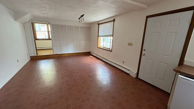 Building Photo - 579 Bennington St