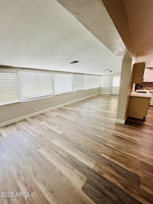 Foto del edificio - 1269 E Loma Vista Dr