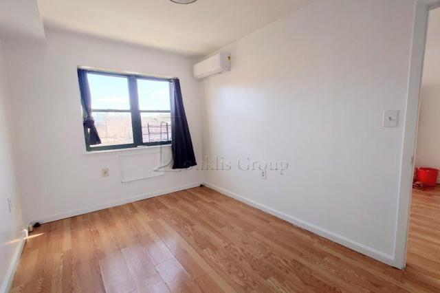 Foto del edificio - 1 bedroom in ASTORIA NY 11106