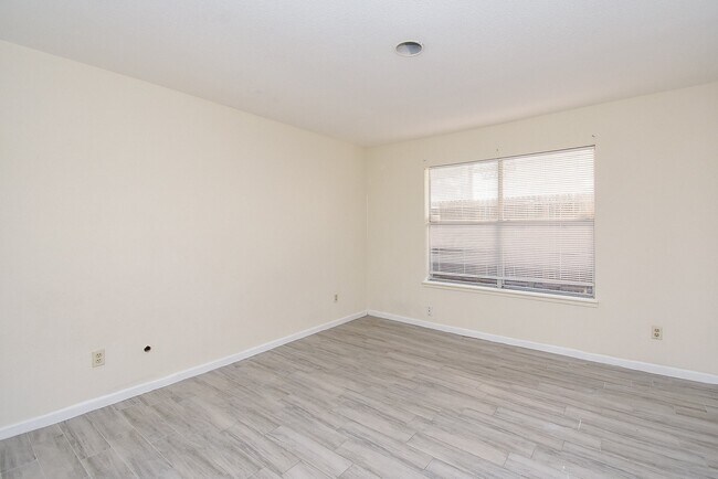 Building Photo - 10202 Forum Park Dr