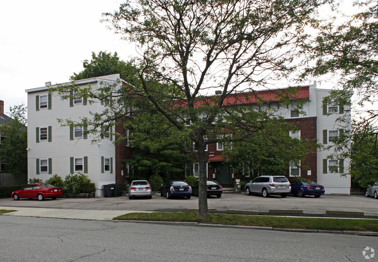 Building Photo - 142 Irving Ave