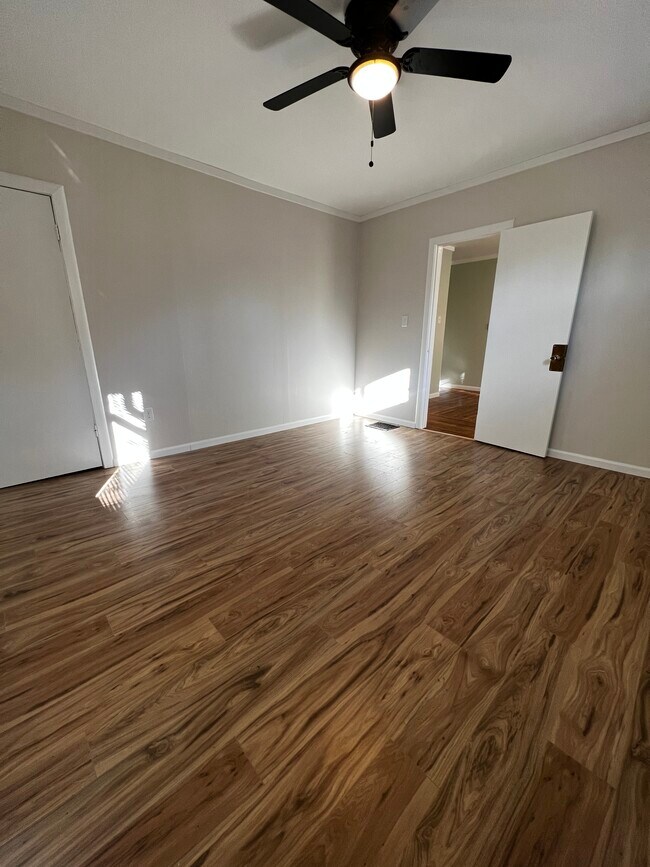 Dormitorio delantero - 4414 Ivanhoe Ave