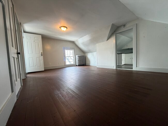 Large Living Room - 28 Newbury St