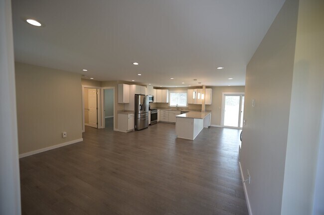 Foto del edificio - Newer 3 bed 2 bath home in Carlsborg