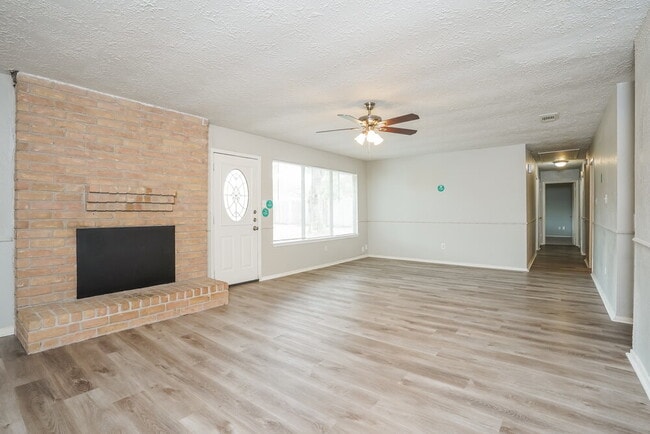 Building Photo - 14135 Barrone Dr