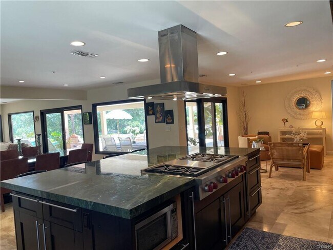 Foto del edificio - 16772 Knollwood Dr