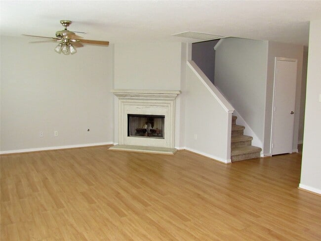 Foto del edificio - 3231 Stoneydale Ln