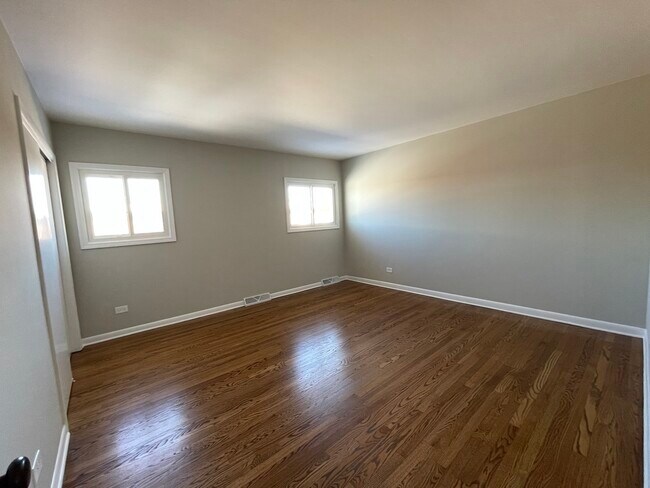 Building Photo - 180 E Northwest Hwy