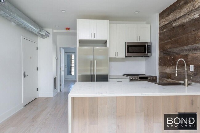 Foto del edificio - Amazing 2 Bedroom in the Heart of Astoria!